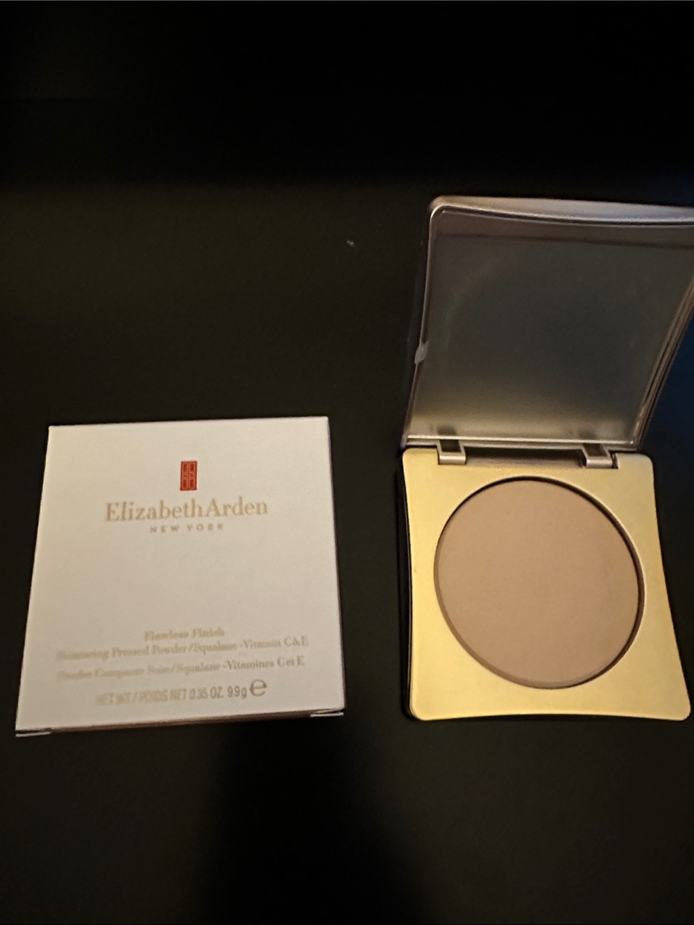 Elizabeth Arden Compact Pressed Setting Powder in Light/Claire
